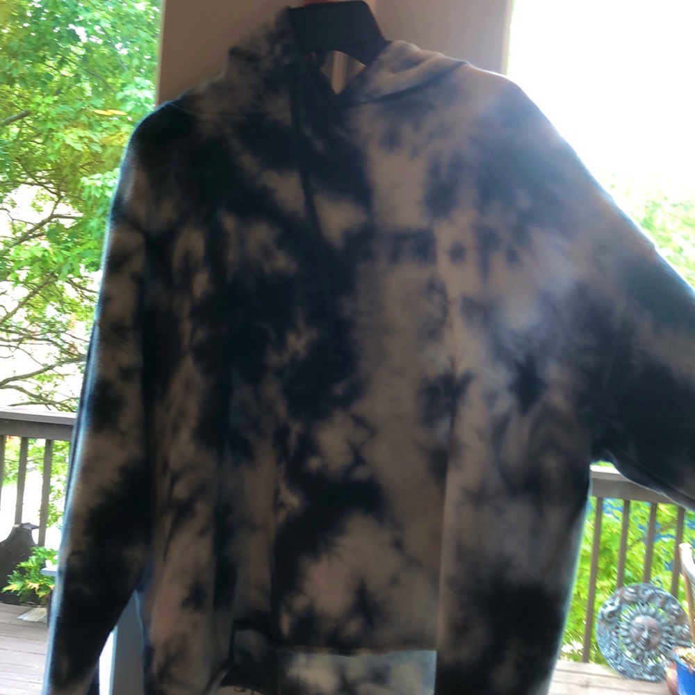 Tie dye cropped hoodie